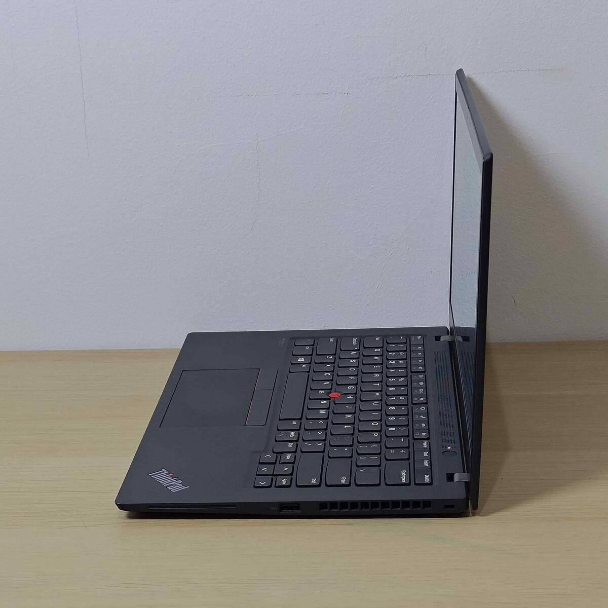 Lenovo Thinkpad T14s Samping Kiri Lenovo Thinkpad T14s Samping Kiri Butik Laptop