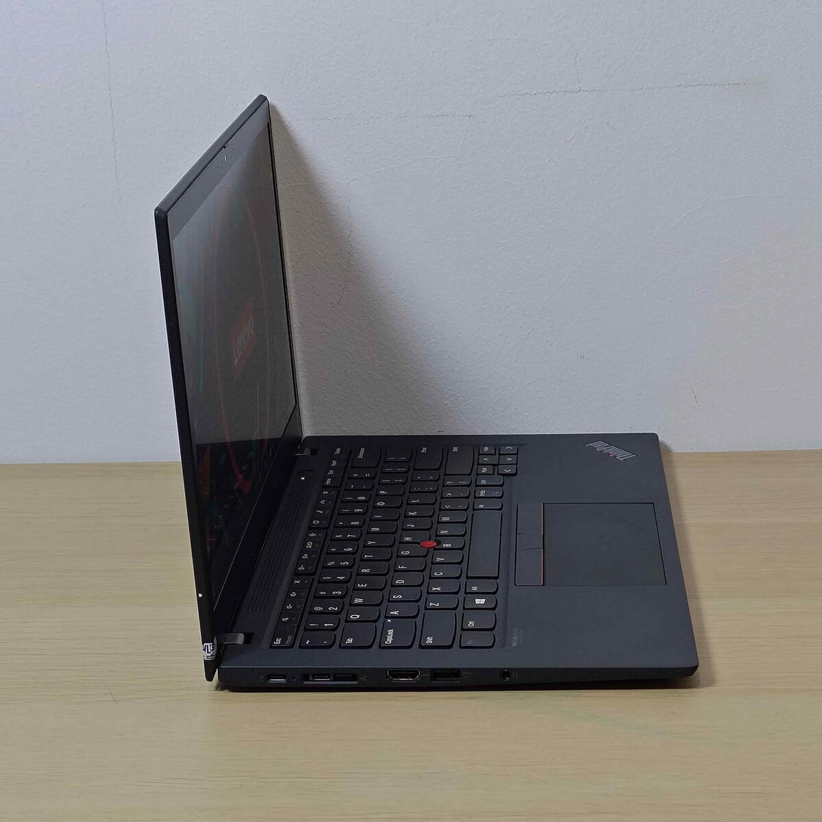 Lenovo Thinkpad T14s Samping Kanan Lenovo Thinkpad T14s Samping Kanan Butik Laptop